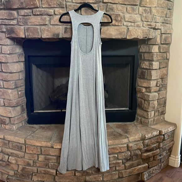 Monteau long, gray maxi dress with keyhole in the back. Size Medium. - Picture 4 of 7